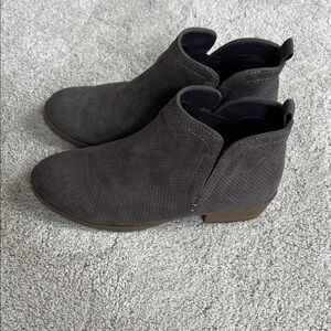 Universal Thread Charcoal Perforated Suede Ankle Booties